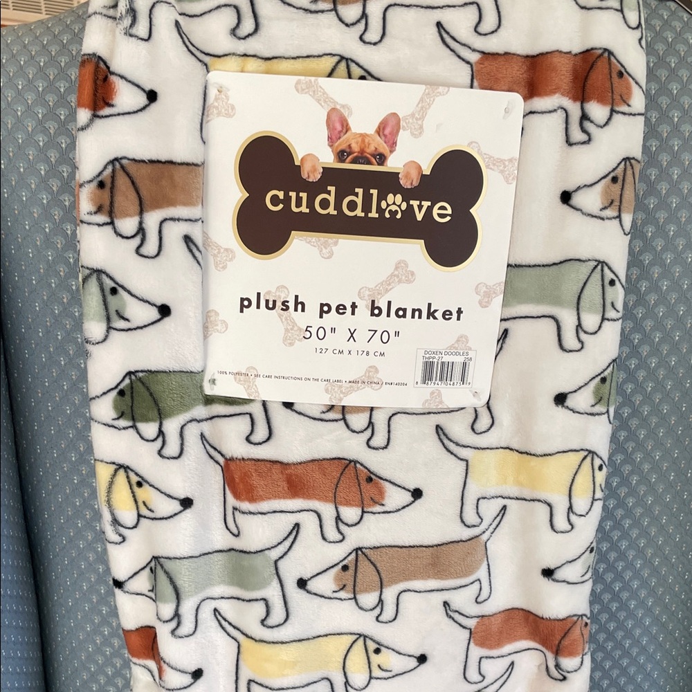 Cozy dachshund theme, throw blanket, - White and Multicolor